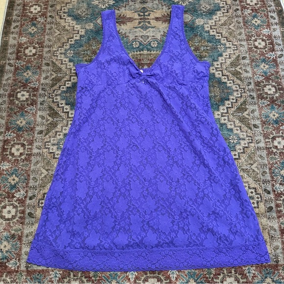 Y2K Purple lace cami dress with adjustable straps
Semi sheer size XL - Picture 3 of 7